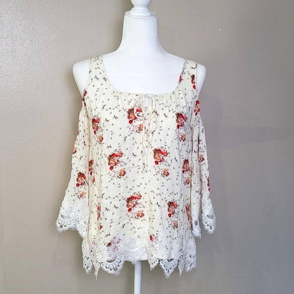 i Jeans by Buffalo Size Sm Cold Shoulder Sheer Lace Hem Floral Top Blouse - Picture 1 of 12